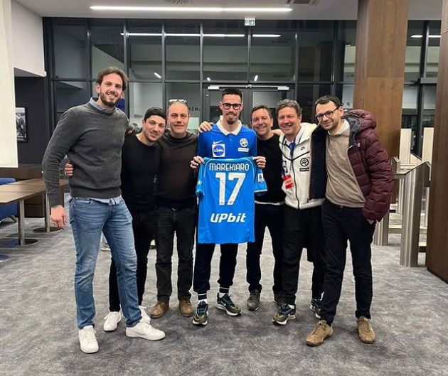 Napoli, regalata ad Hamsik la maglia speciale dello scudetto preview