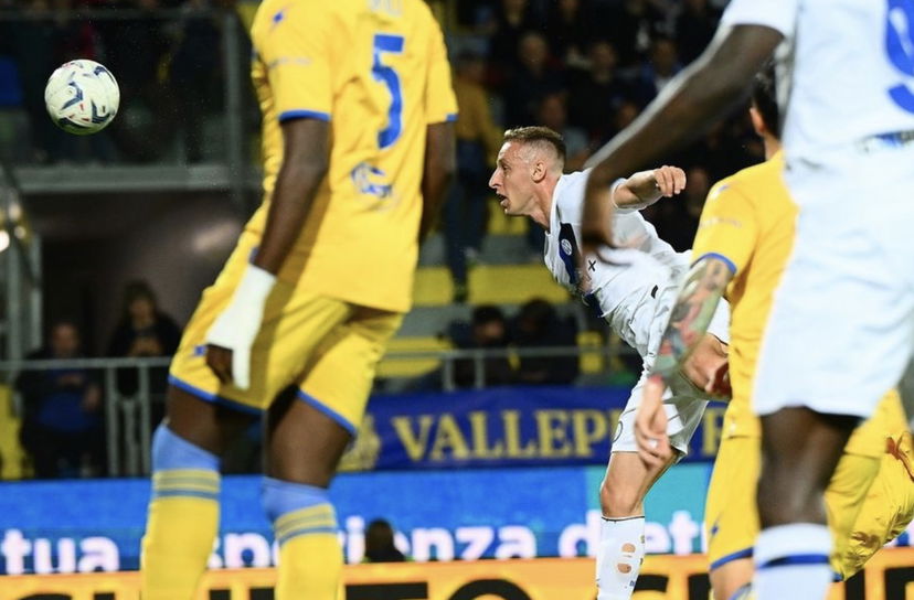 Apre Frattesi, Sommer salva su Brescianini e Cheddira centra la traversa: Inter avanti all’intervallo (1-0) preview