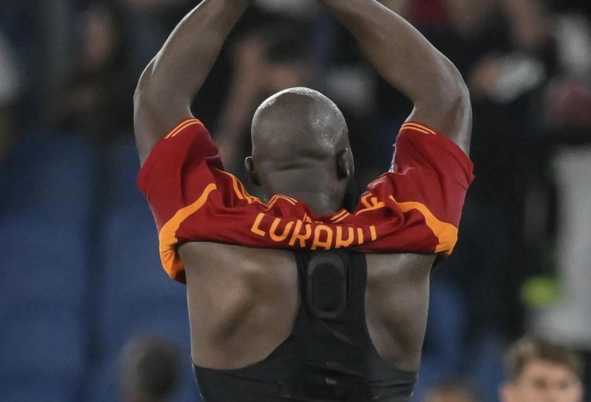 La Roma (in dieci) si prende il sesto posto: 1-0 al Genoa, decide Lukaku. Espulso Paredes article-post