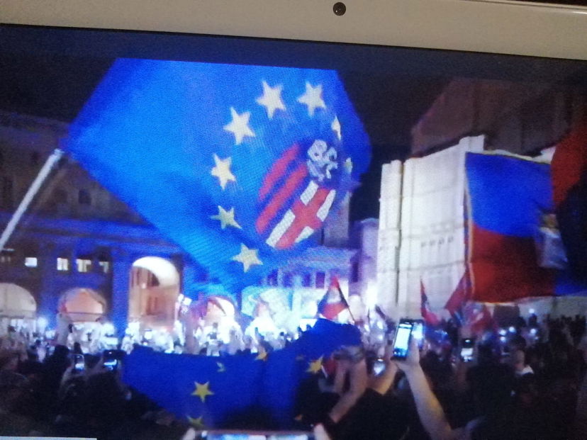 Bologna in Champions: festa grande a Piazza Maggiore. Migliaia di tifosi aspettano i giocatori preview