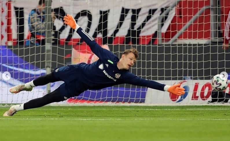 Safonov avvisa il PSG: “Non sono felice del mio impiego. Prestito? Ne parleremo” preview