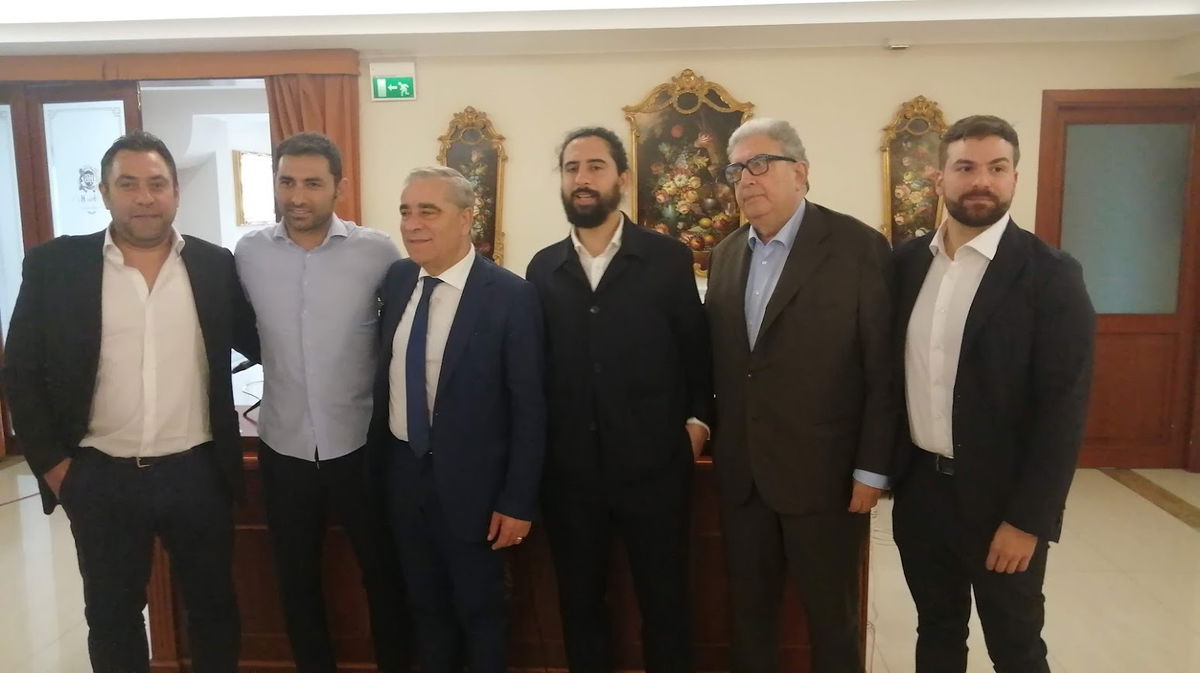 Avellino, la Curva Sud contro dirigenza e allenatore: “Questa piazza merita rispetto. Ci sentiamo presi in giro” article-post