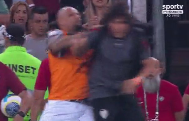Follia di Felipe Melo: il Fluminense perde al 95′, lui aggredisce l’addetto stampa avversario. Rischia una lunga squalifica article-post