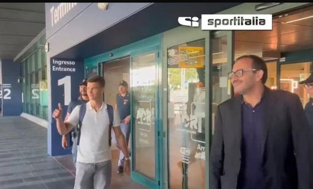 Dahl è arrivato a Roma. L’esterno è sbarcato a Fiumicino preview