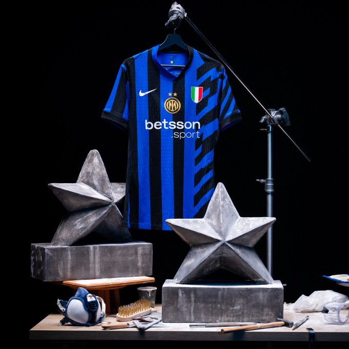 Inter, presentata la nuova maglia per la prossima stagione preview