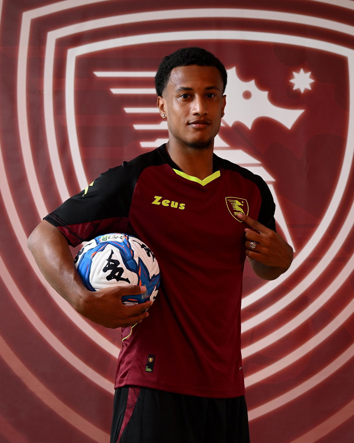 Salernitana, Njoh si presenta: “Sono molto ambizioso e sono qui per raggiungere alti livelli il prima possibile” article-post