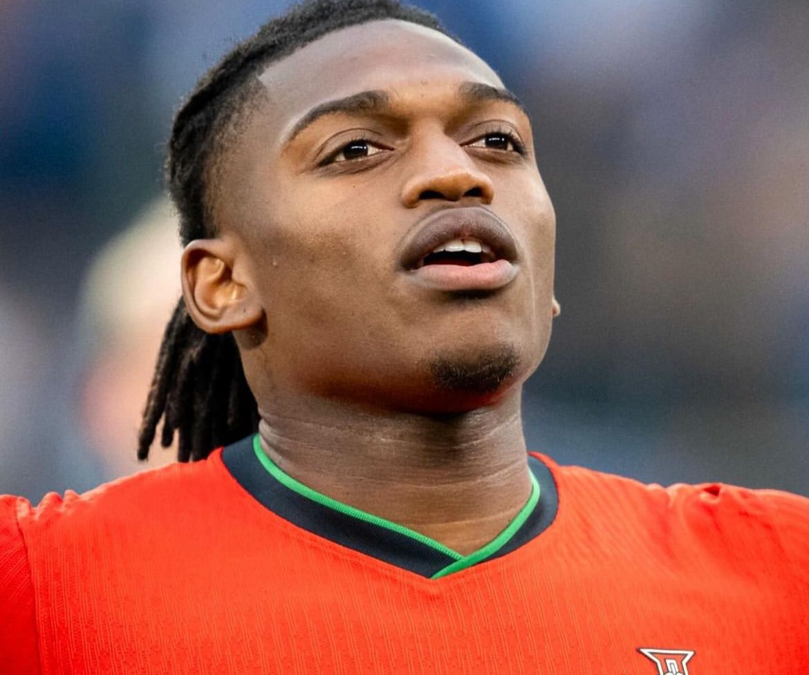 Leao: “Al Milan ho già conquistato ciò a cui ambivo, me ne andrò da qui molto contento. Pioli è il miglior allenatore che abbia mai avuto” article-post