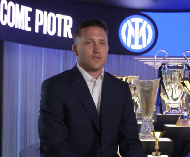 Zielinski: “Primo polacco della storia del club? Un orgoglio. Voglio alzare altri trofei” article-post