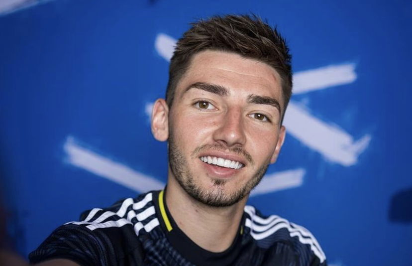 Ora è ufficiale: Gilmour al Napoli. Depositato il contratto preview