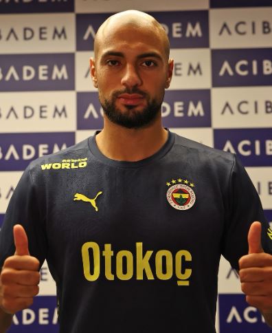 Amrabat: “Voglio dimostrare il mio valore in campo. L’obiettivo è vincere l’Europa League” article-post