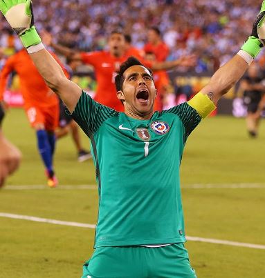 Ufficiale: Il portiere cileno Claudio Bravo annuncia il ritiro dal calcio preview