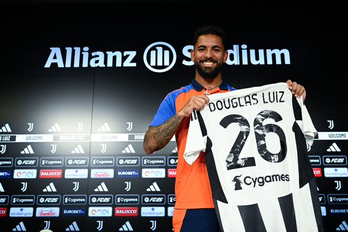 Douglas Luiz si presenta: “Stupito dalla grandezza della Juve. Con Thiago Motta mi trovo bene, vivremo una grande stagione” article-post