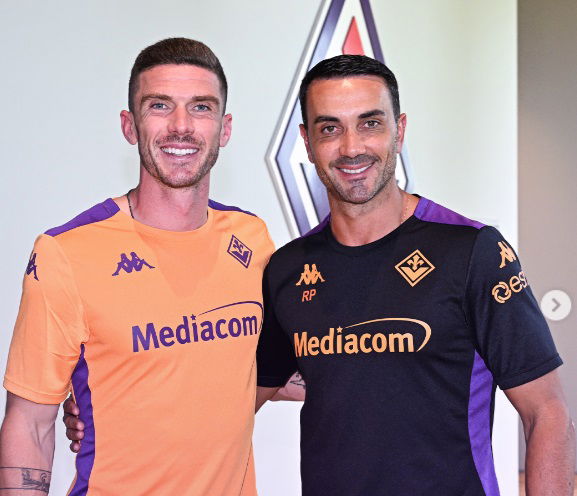 Fiorentina, Gosens è arrivato al Viola Park. La foto con Palladino preview