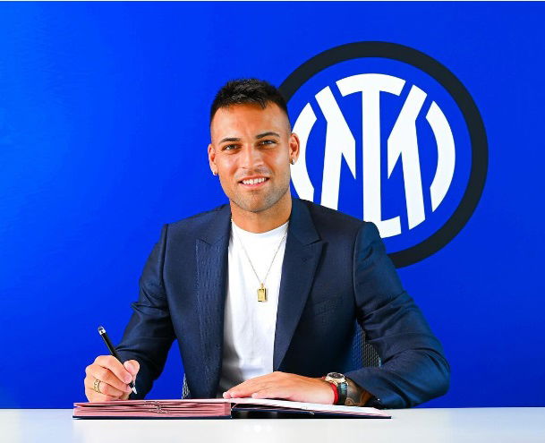 Lautaro dopo il rinnovo: “Onorato di continuare con la nostra Inter. Ci attende una stagione lunga, abbiamo bisogno di voi” article-post