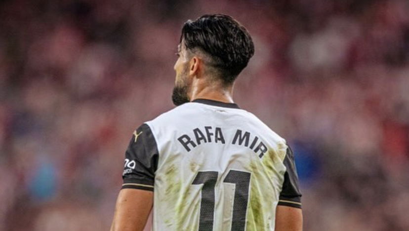 Rafa Mir: “Ho apprezzato l’interesse della Fiorentina, ma Valencia è casa mia” preview