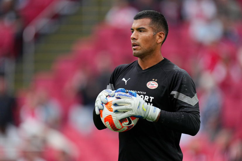 PSV, il portiere Benitez lascia il ritiro per tornare in Olanda. E’ nato suo figlio. Salta la Juve preview