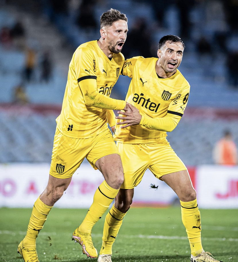 Maxi rissa durante Miramar-Penarol: quattro cartellini rossi e uno giallo preview