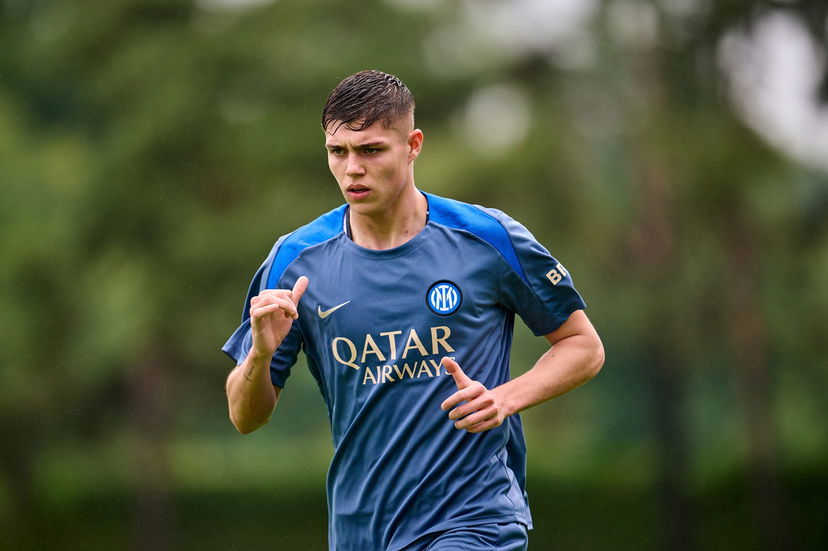 Inter, si ferma Palacios. Risentimento al retto femorale della coscia sinistra preview