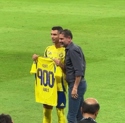 L’Al Nassr celebra CR7 per i 900 gol in carriera: maglia con scritta GOAT preview