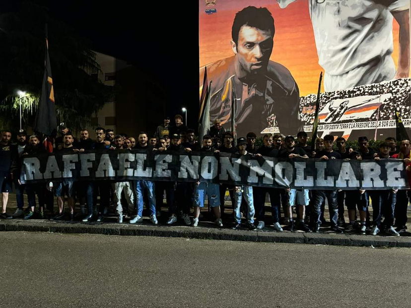 Avellino, un tifoso lotta in condizioni critiche in ospedale. Il bel gesto della Curva Sud del Benevento preview