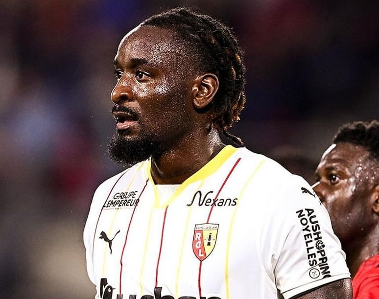 Nzola: “A Lens ho ritrovato la gioia, qui ognuno vuole il meglio per i compagni” preview