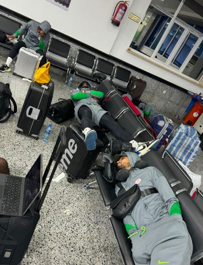 Nazionale nigeriana costretta a dormire in un aeroporto della Libia preview