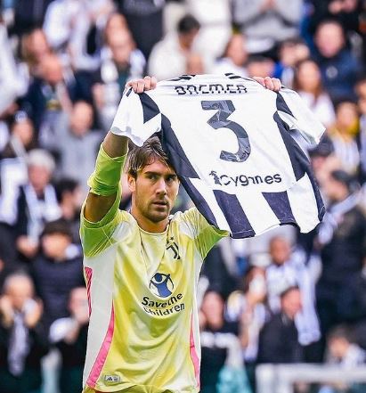 Il primo tempo di Juve-Cagliari termina 1-0. La sblocca Vlahovic su rigore, ma il Cagliari è vivo preview