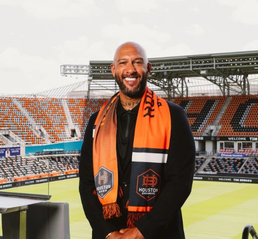 L’ex portiere statunitense Howard sulla ‘Trump dance’ di Pulisic: “Gesto stupido, non sosterrei mai un razzista” preview