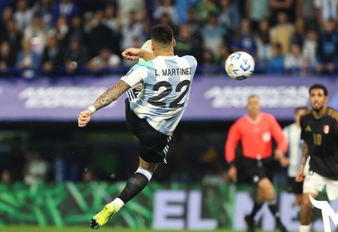 Tagliafico ironico sul gol da cineteca di Lautaro: “Se ci riprova altre 10 volte le manca tutte” preview