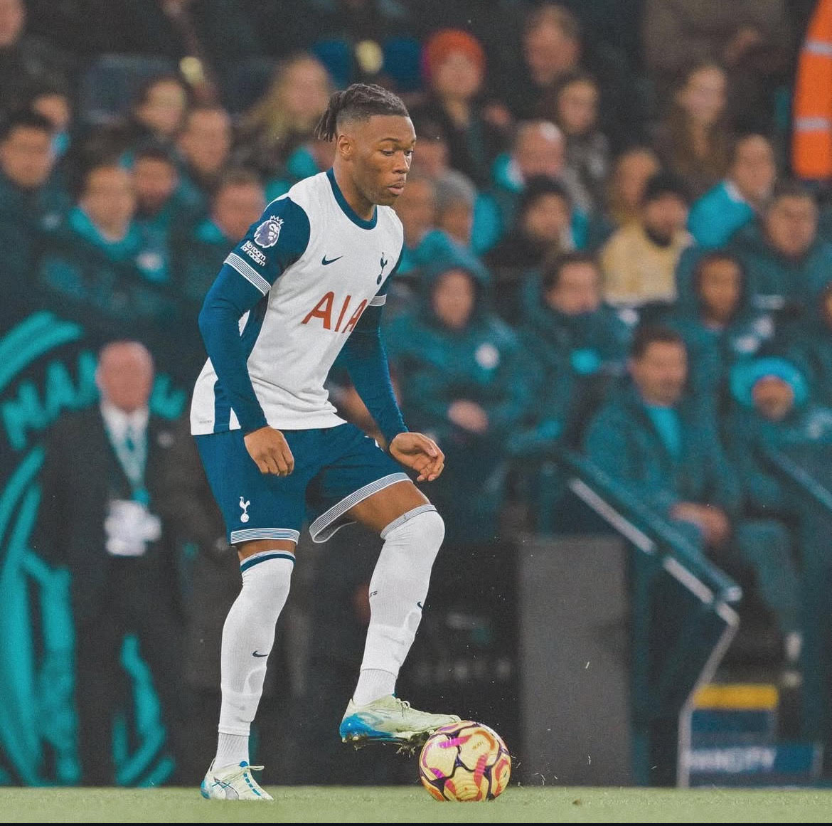 Tottenham, Udogie in dubbio per la sfida di Carabao Cup contro il Manchester United article-post