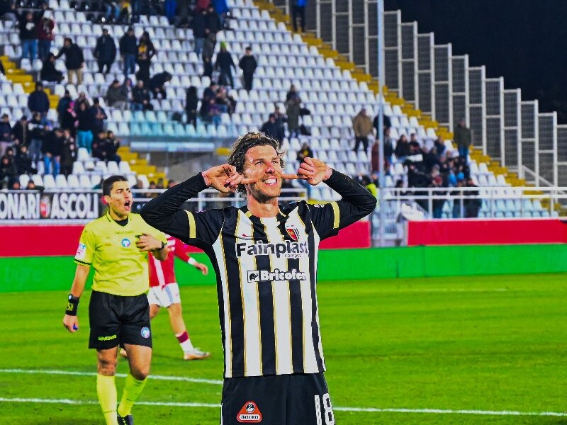 Ufficiale: Ascoli, rinnovato il contratto di Corazza preview