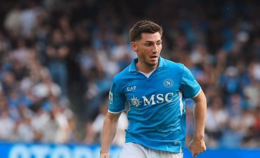 Napoli, intervento riuscito per Gilmour: “L’inizio della strada verso la guarigione” preview