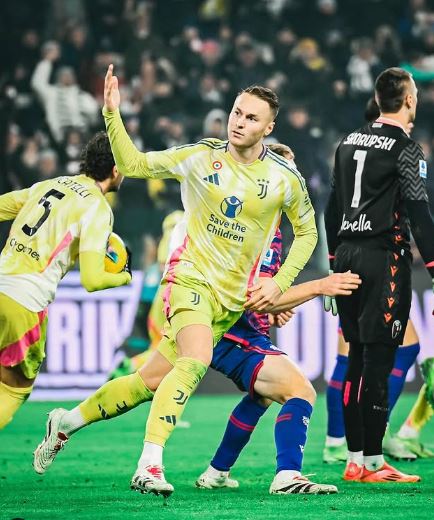 Juve, un altro pareggio: da 0-2 a 2-2 con Koopmeiners e Mbangula (92’). Espulso Motta article-post