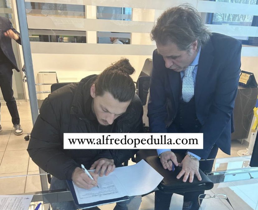 Milan Djuric al Parma. La foto della firma preview