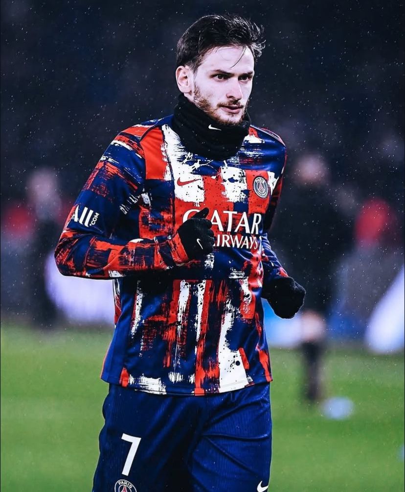 PSG, presentata la lista Uefa per la Champions: c’è Kvaratskhelia article-post