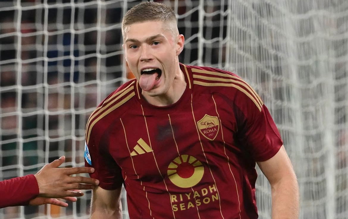 Saelemaekers-Dovbyk, la Roma ribalta il Como (in dieci): 2-1. Palo di Vojvoda all’88’ article-post