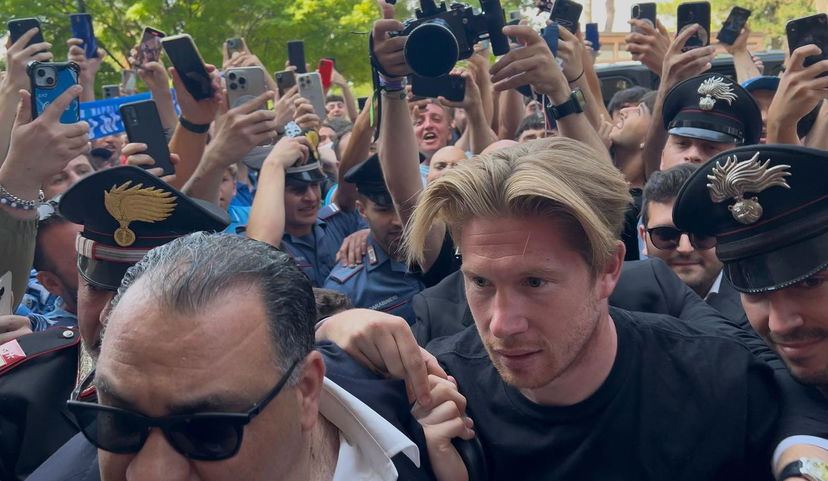 De Bruyne, visite mediche completate. Ha raggiunto De Laurentiis per la firma preview