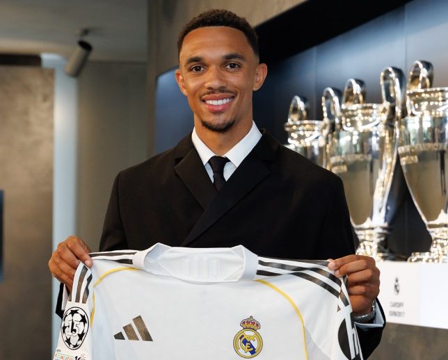 Real Madrid, si presenta Alexander-Arnold: “Un sogno che si avvera. Puntiamo subito a vincere il Mondiale per Club” article-post