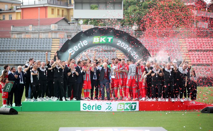 Cremonese, festa allo Zini per la promozione in Serie A con la consegna del trofeo preview