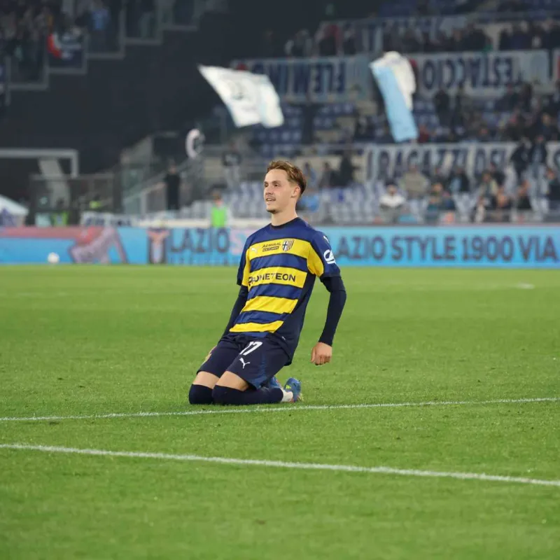 Paura per Ondrejka: brutto infortunio in Parma-Werder Brema. Portato via in ambulanza preview
