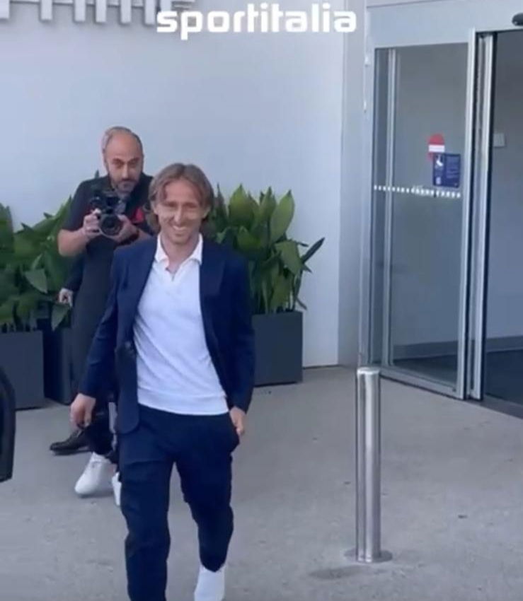 Modric, le prime parole sui social rossoneri: “Contento di iniziare un nuovo capitolo della mia carriera. Un grande abbraccio a tutti!” preview