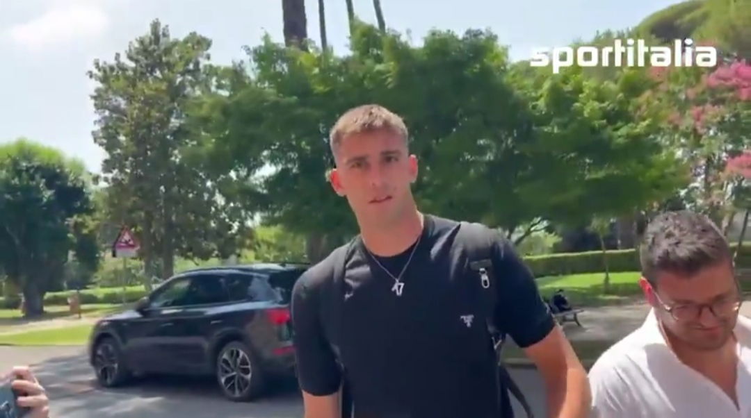 Lorenzo Lucca è arrivato a Villa Stuart. Ora visite e firma con il Napoli article-post