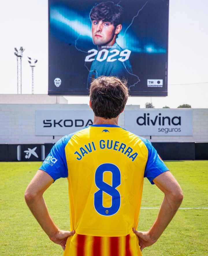 Ufficiale: Javi Guerra rinnova con il Valencia fino al 2028 preview