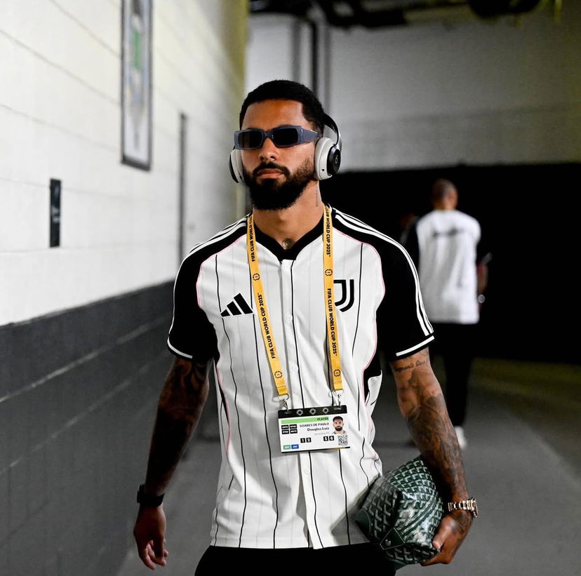 Juve, Douglas Luiz è a Caselle in partenza per l’Inghilterra. Sarà un giocatore del Nottingham Forest preview