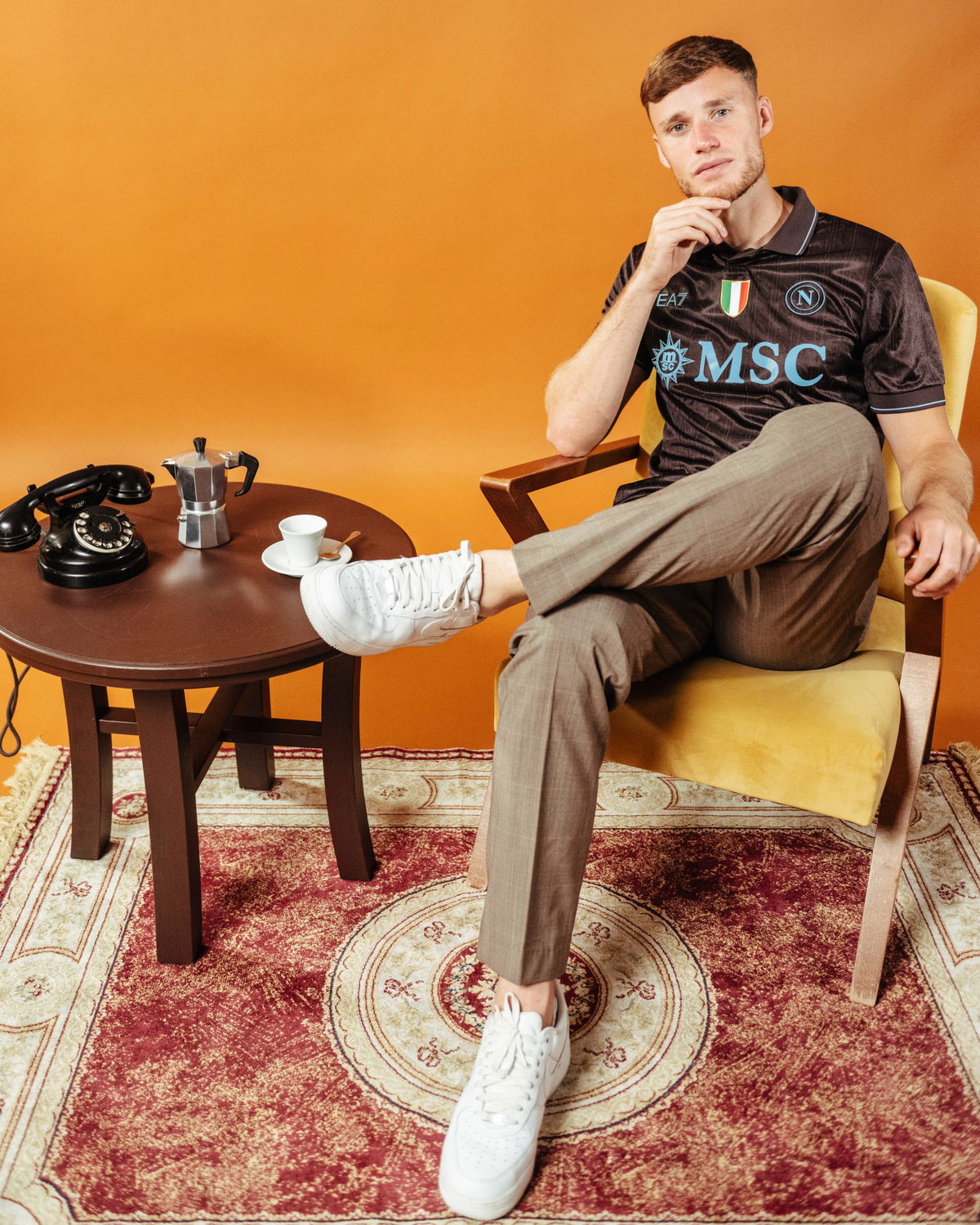 Il Napoli presenta la terza maglia: è ispirata al caffè article-post