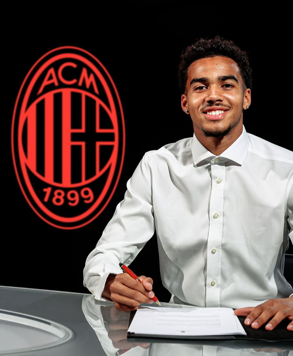 Milan, Odogu: “Sono qui per giocare, Allegri può contare su di me. Ecco come vedo il paragone con Rudiger” article-post