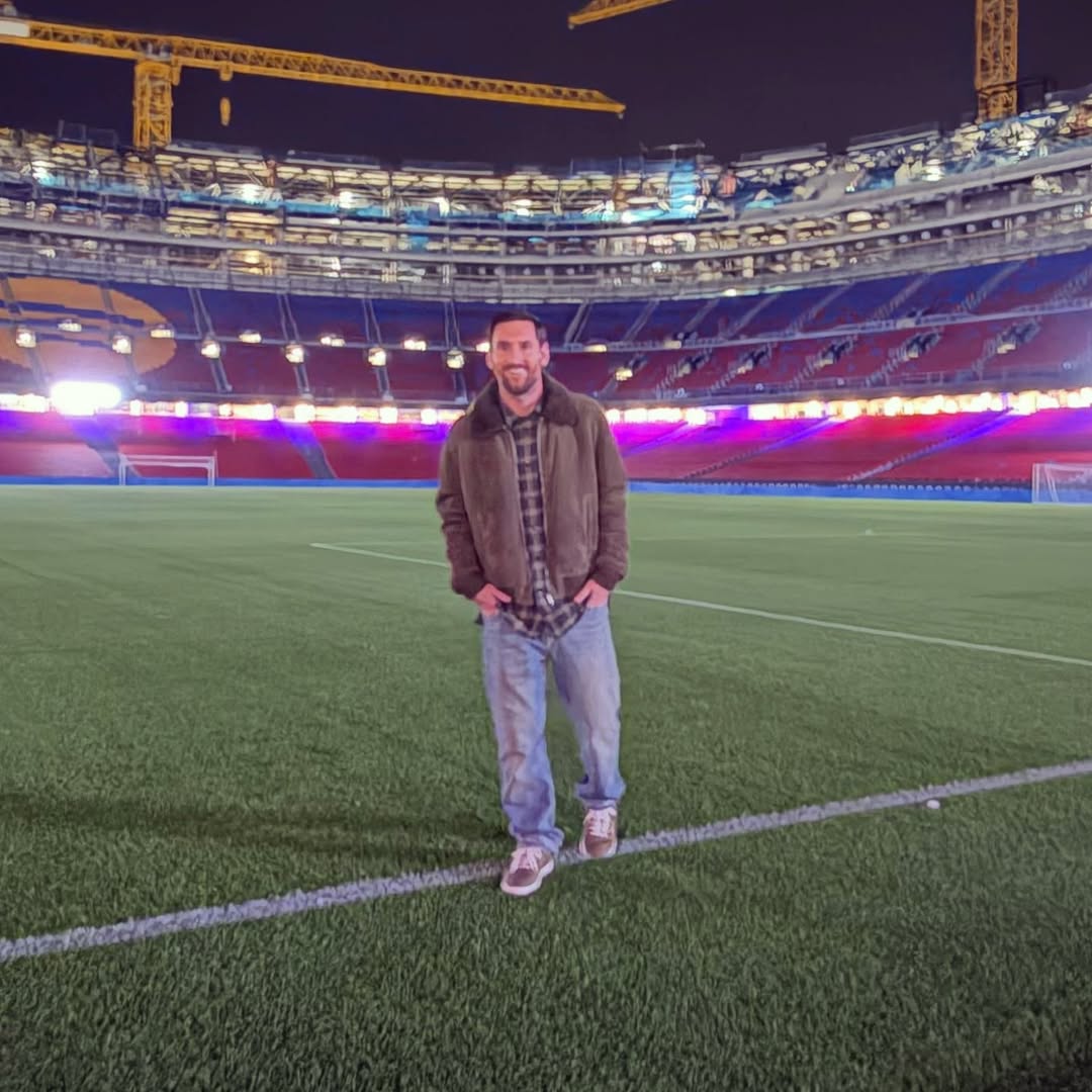 Messi torna al Camp Nou, il messaggio sui social: “Ieri notte sono tornato in un luogo che mi manca con tutta l’anima” article-post