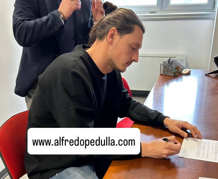 Djuric alla Cremonese: la foto della firma preview