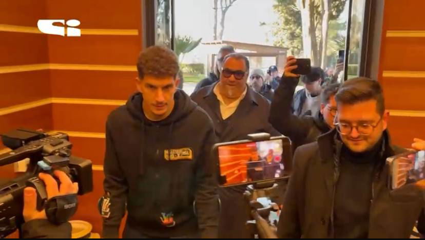 Napoli, Di Lorenzo in stampelle a Villa Stuart per accertamenti preview