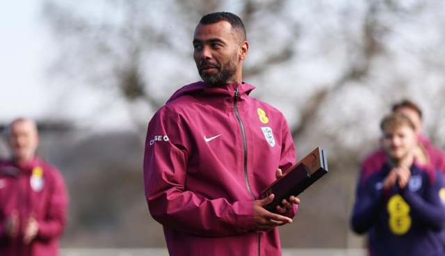 Che sorpresa: Ashley Cole, la leggenda Premier sulla panchina del Cesena preview